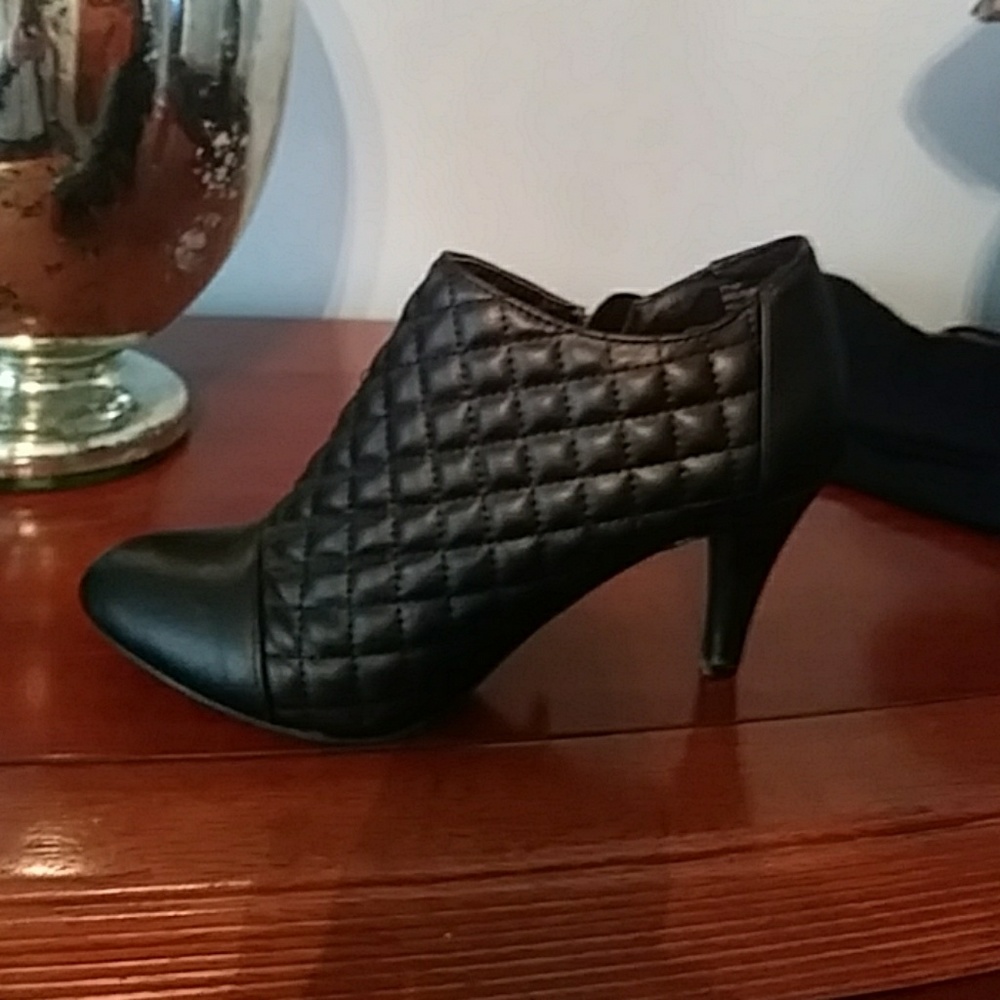 Heels - Picture 3 of 3
